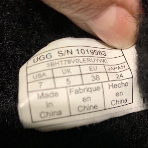 UGG Daelynn Leather 🎀 Black Short Boots - Picture 13 of 16